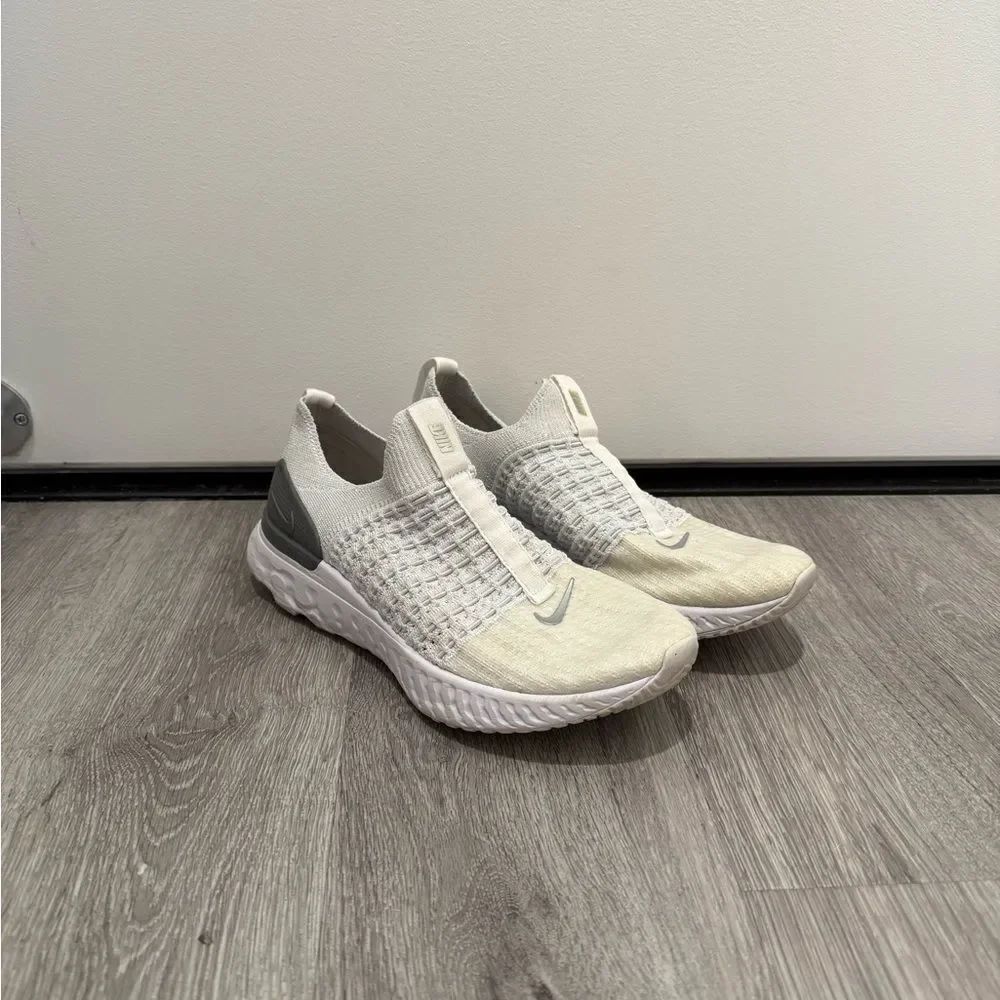 Nike White and Gray Flyknit Sneakers